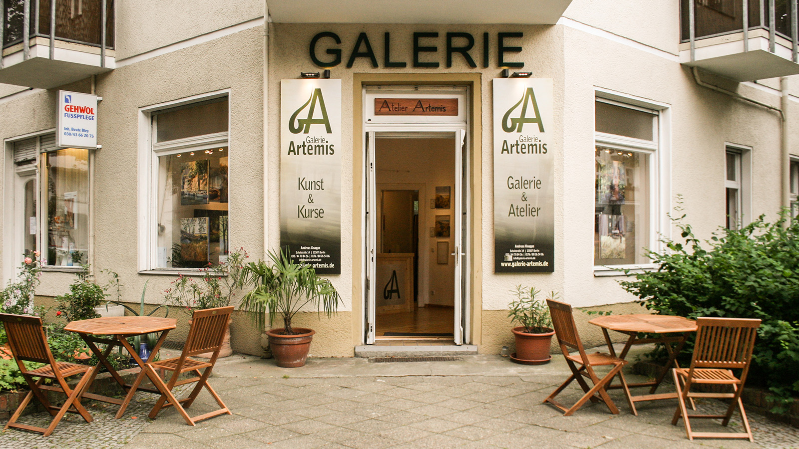 Eingang der Galerie Artemis in Berlin-Tegel